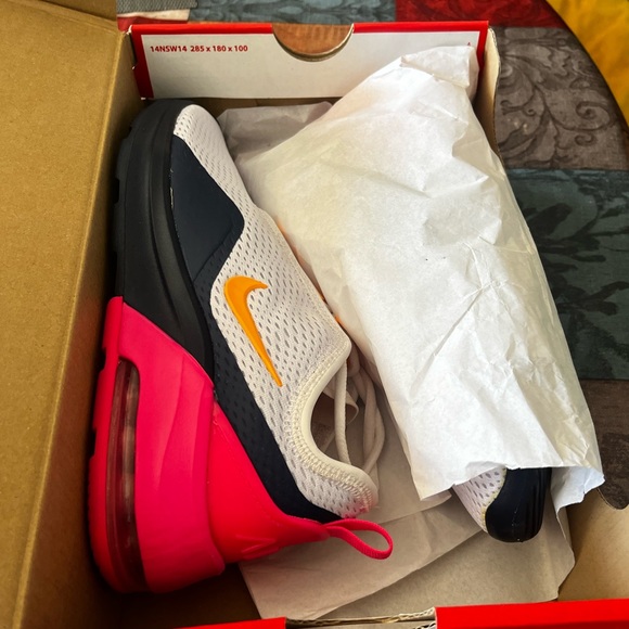 NIKE Air Max Motion 2 [NEW WITH BOX] - Picture 2 of 3